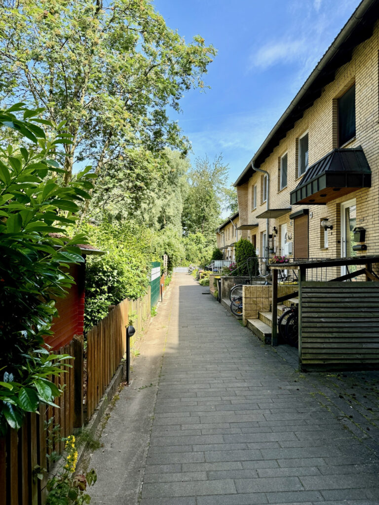 Familienfreundliches Mittelreihenhaus mit Vollkeller, Loggia und kleinem Garten