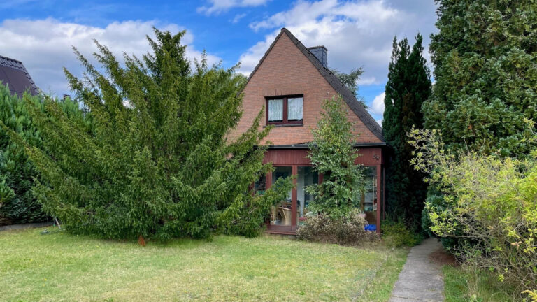 Kleines, ruhig gelegenes Einfamilienhaus mit sehr schönem Garten