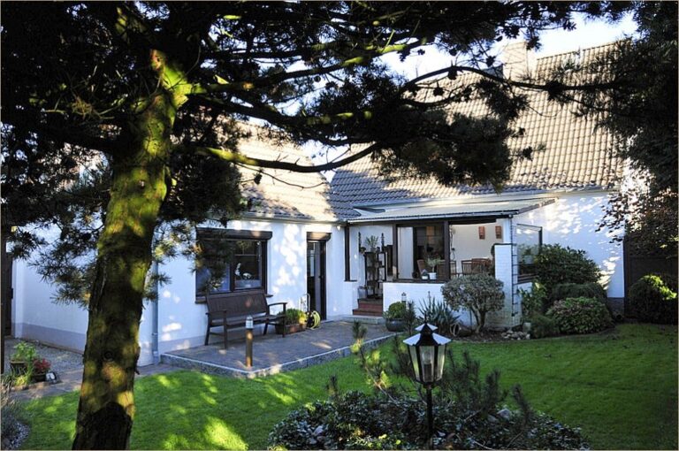 Gepflegtes Einfamilienhaus mit großem Garten