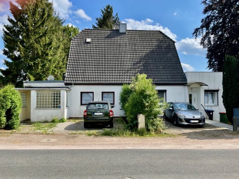 Sehr ruhig gelegene Doppelhaushälfte mit großem Garten