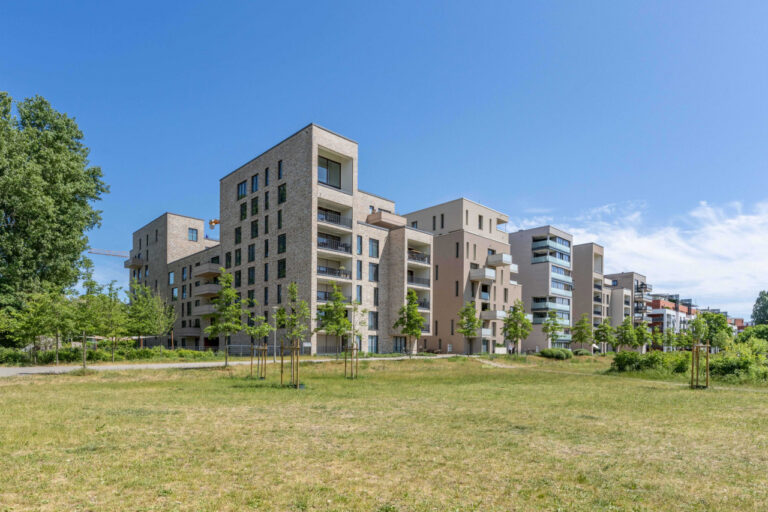 Urbanes Wohnen im Pelikan-Viertel | Helle 3 Zimmer Wohnung mit großzügiger Loggia und TG-Stellplatz