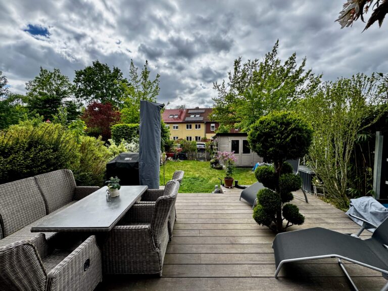 Vermietete Erdgeschosswohnung mit herrlichem Gartenanteil und KfZ-Stellplatz