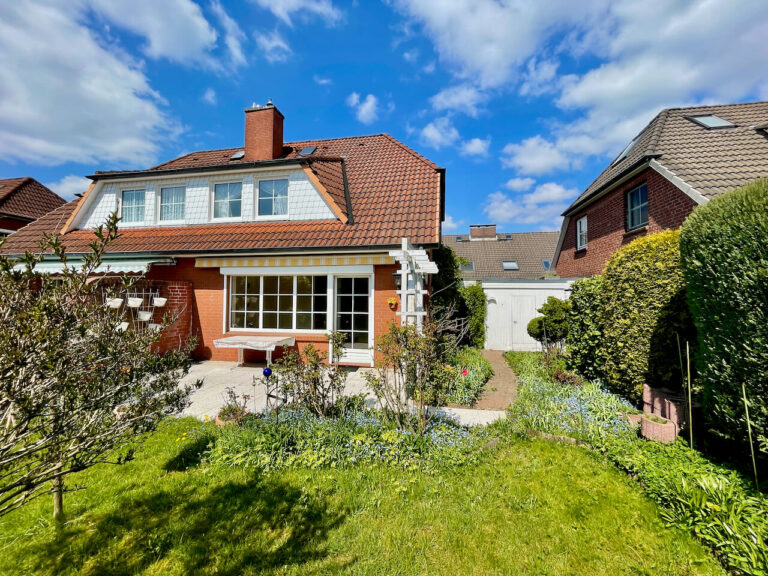 Doppelhaushälfte mit herrlicher Südterrasse, Garten und Carport
