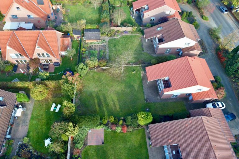 Großzügiges Einfamilienhaus mit Garage zu vermieten